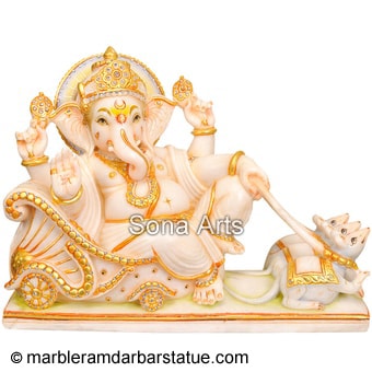 Ganpati sitting on Rat Chariot